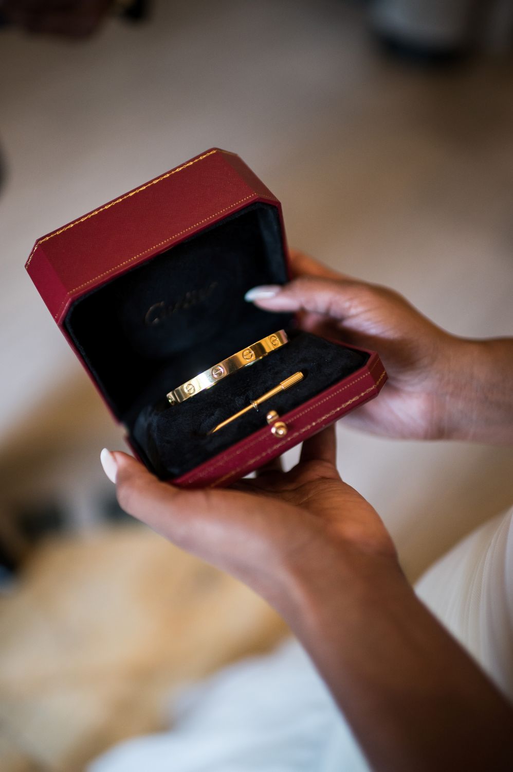 Memphis Bride holding a beautiful wedding day gift from her soon to be husband at the Brooks Museum of Art.